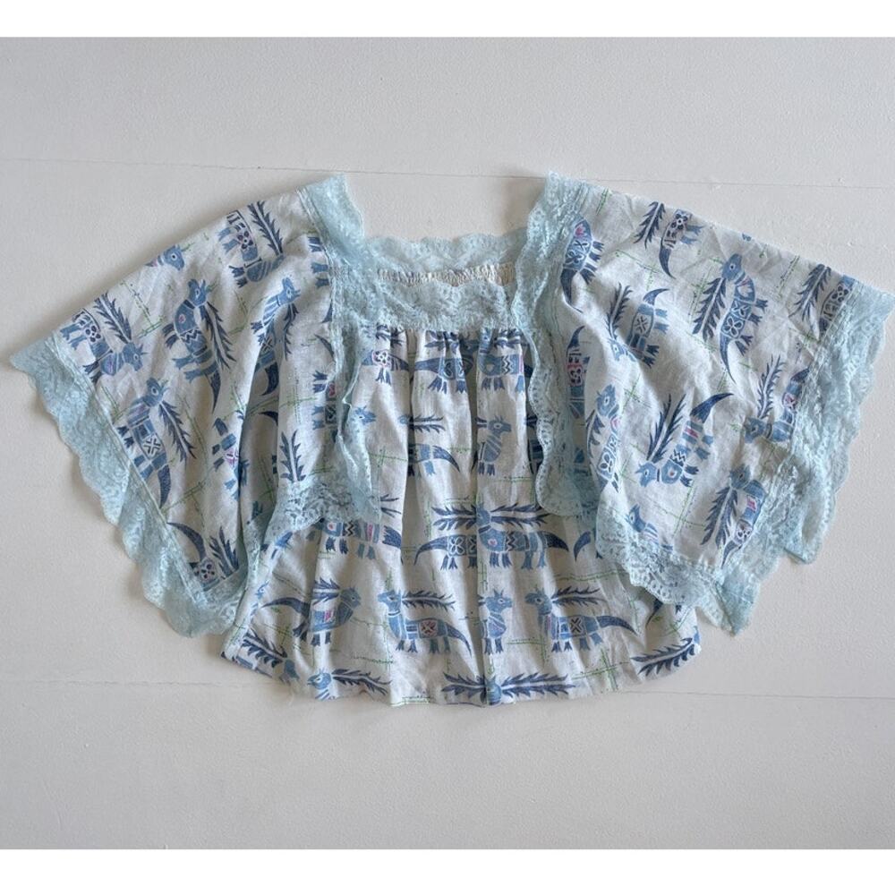 Vtg 70s Square Neck Cape Sleeve Griffin Patterned Blouse S-L Boho Folk Fairy